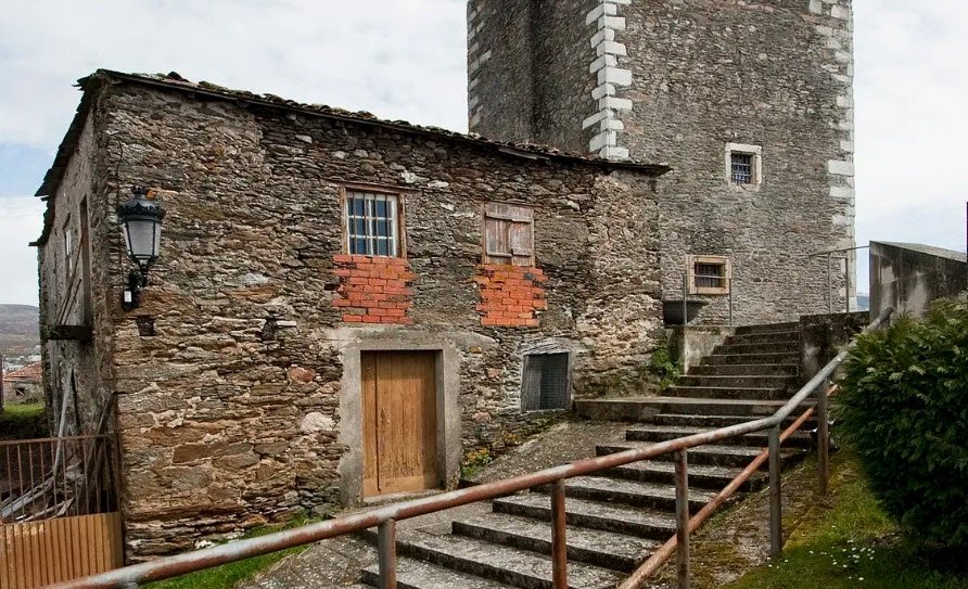 Torre de Viana do Bolo, Spain